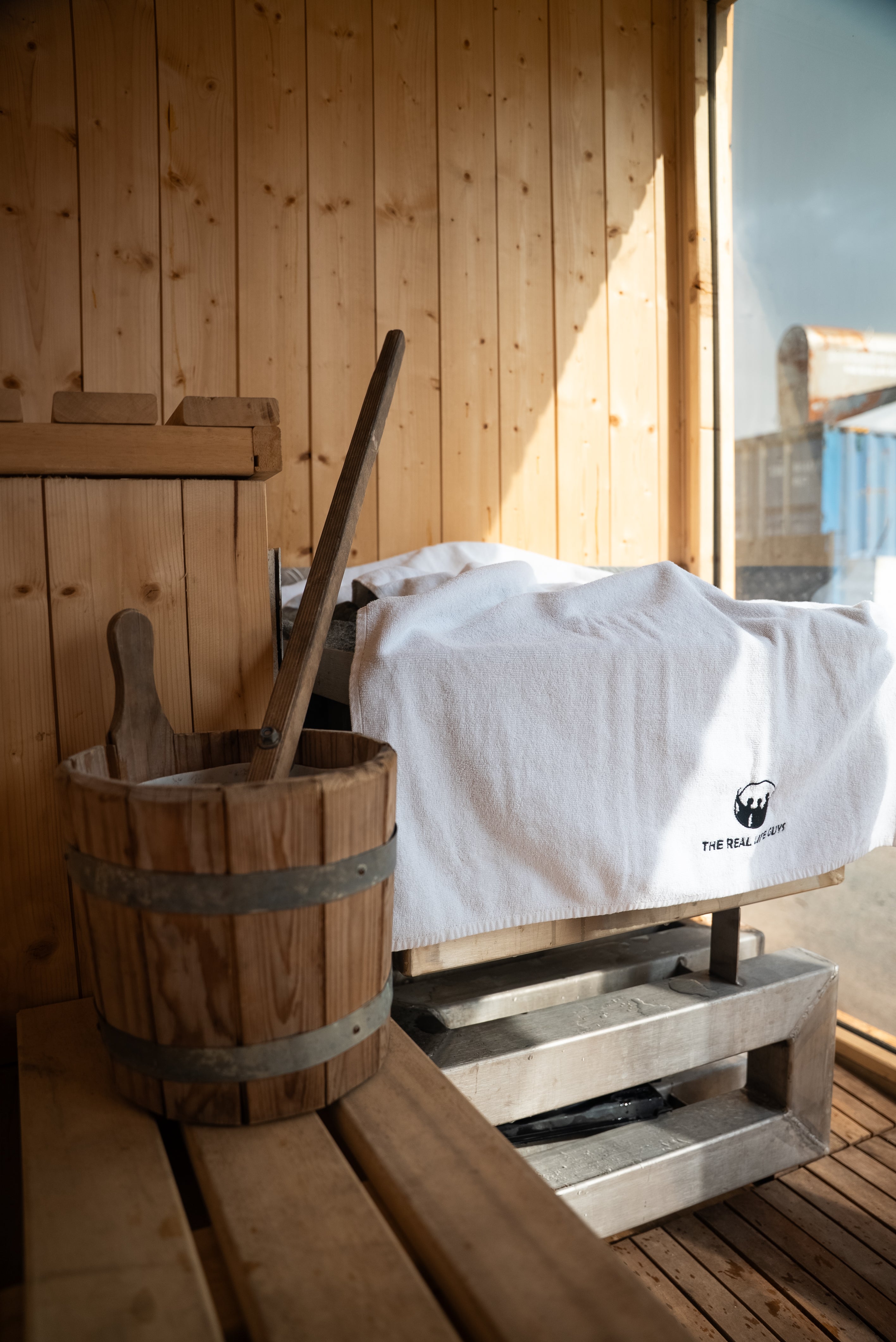 The Real Life Guys Saunahandtuch